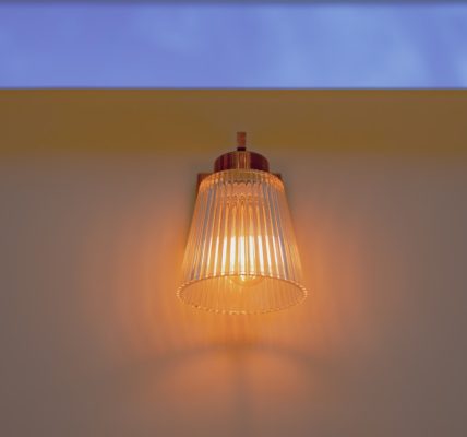 Photo ribbed glass console table lamp